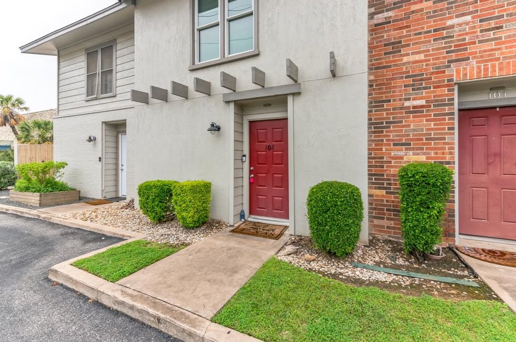 2122 Hancock Dr, Austin TX  78756-2535 exterior