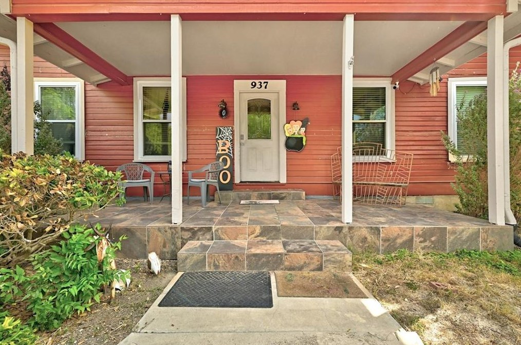 937 Bugg Ln, San Marcos, TX 78666-8019