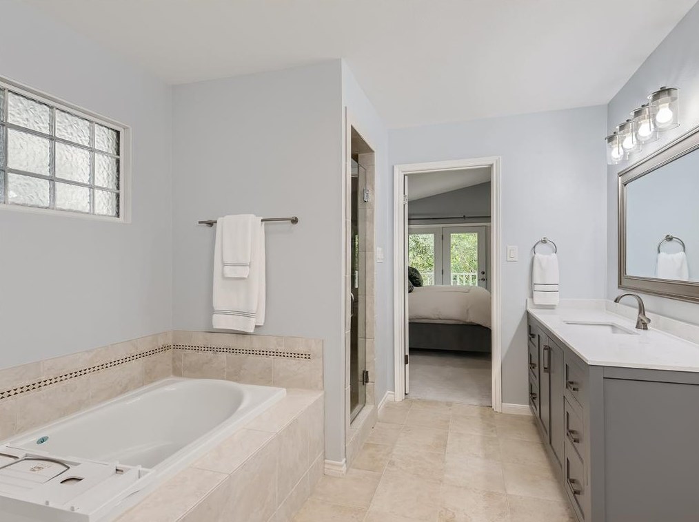 5809 Sandalwood Holw, Austin TX exterior