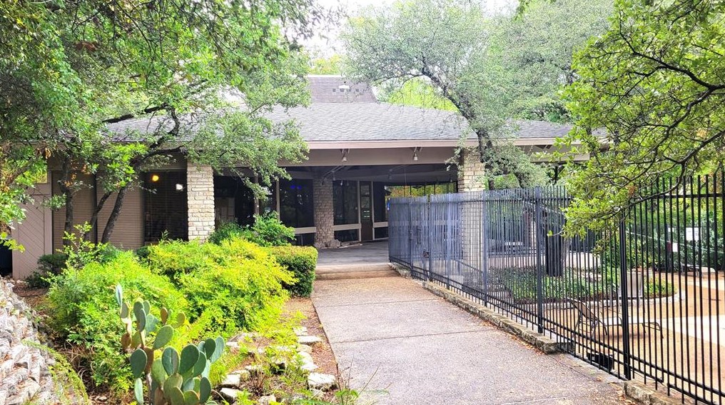 5809 Sandalwood Holw, Austin TX exterior