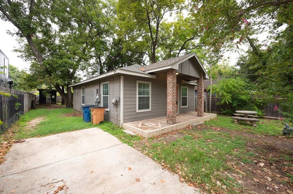 72 Julius St, Austin TX  78702-5646 exterior