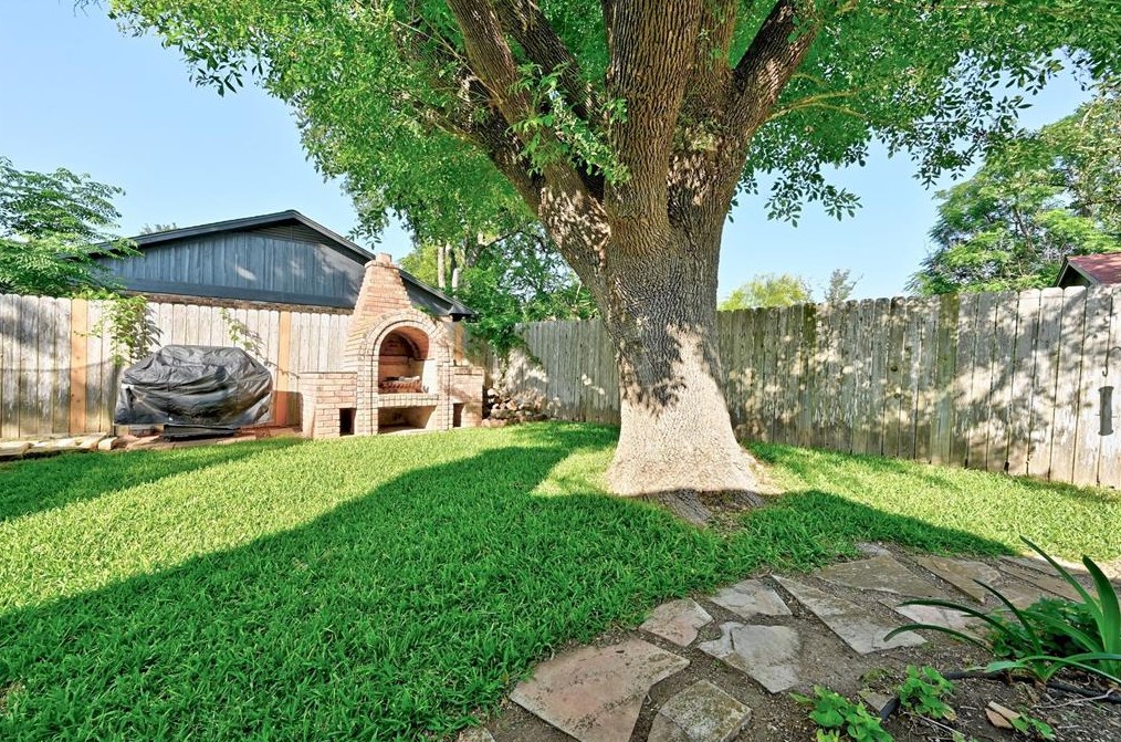 7208 Trce Chain Dr, Austin TX  78749-2141 exterior