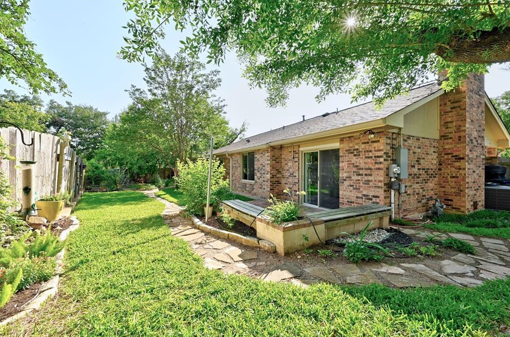 7208 Trce Chain Dr, Austin TX  78749-2141 exterior
