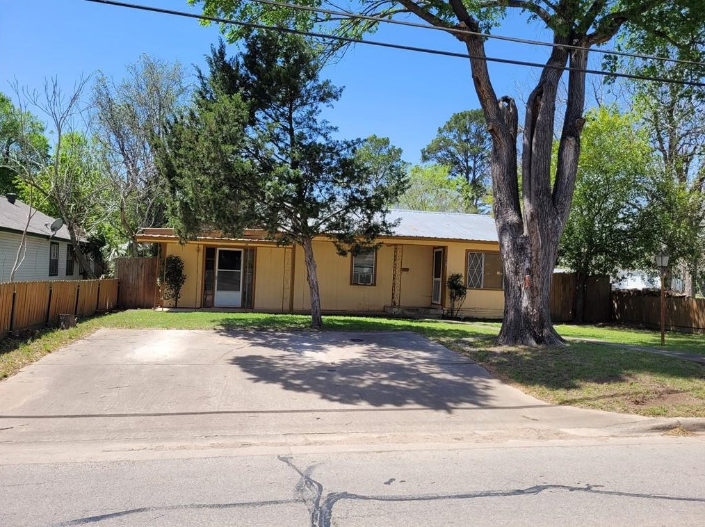 1708 Carter St, Calvin, TX 78602-2404