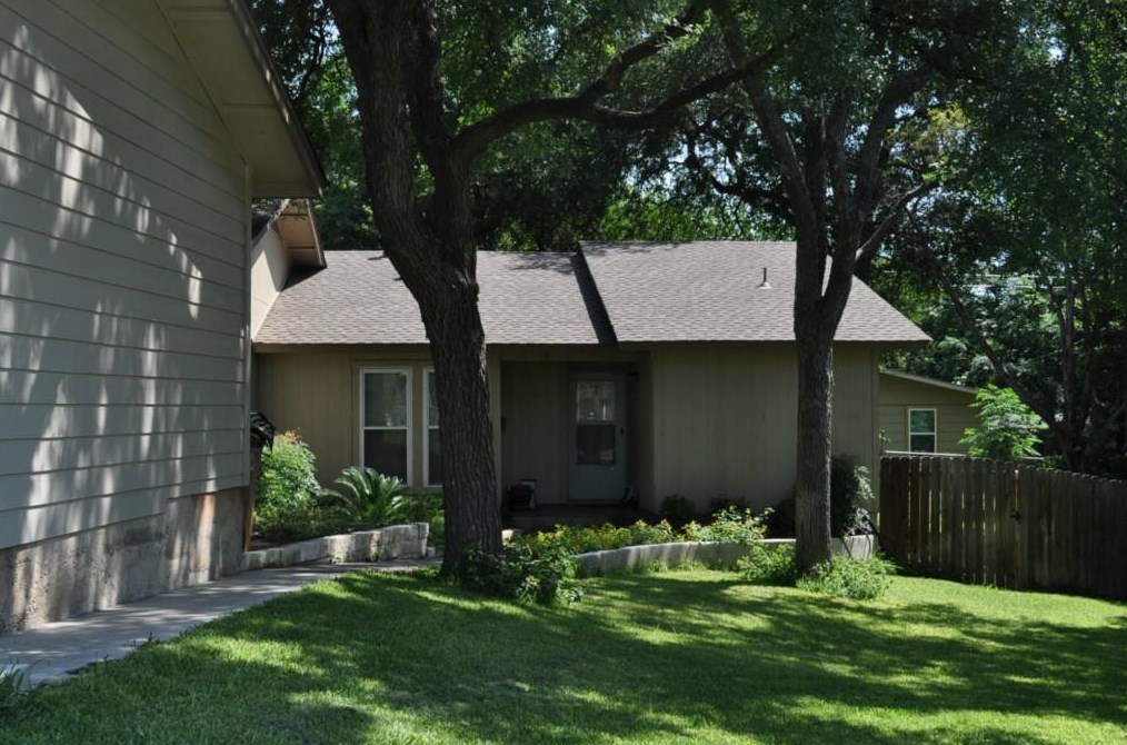 1606 Southgate Cir, Austin TX  78704-7747 exterior