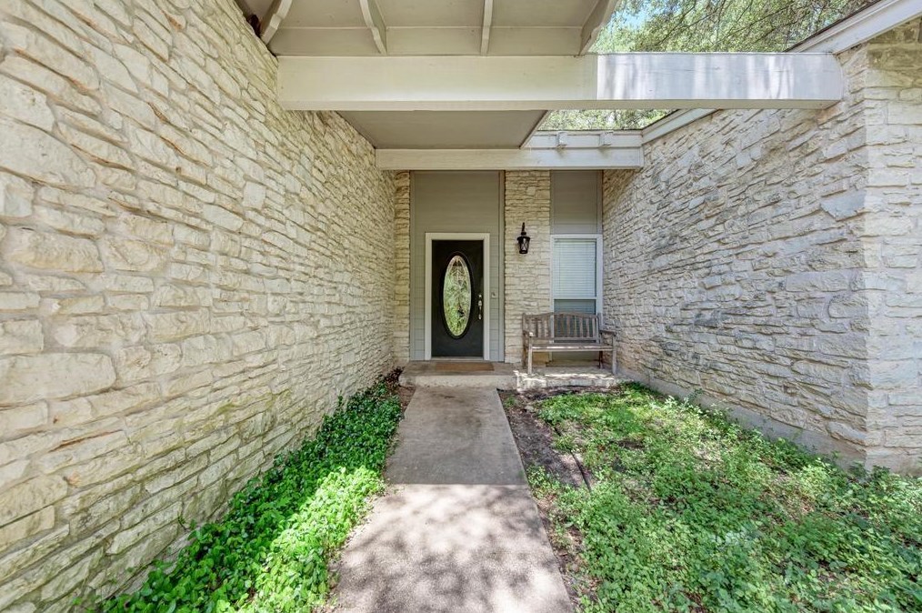 114 Reveille Rd, Austin TX  78746-5334 exterior