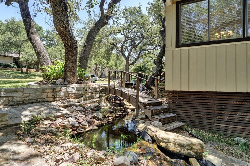 3813 Hidden Holw, Austin TX  78731-1510 exterior