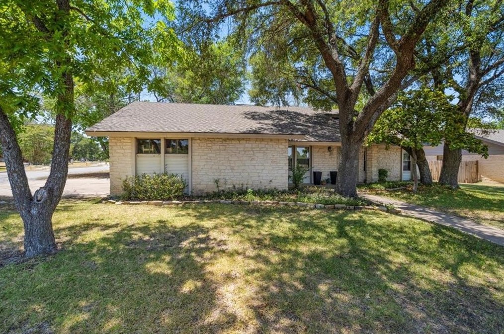 1004 Deepwood Dr, Round Rock, TX 78681-5649