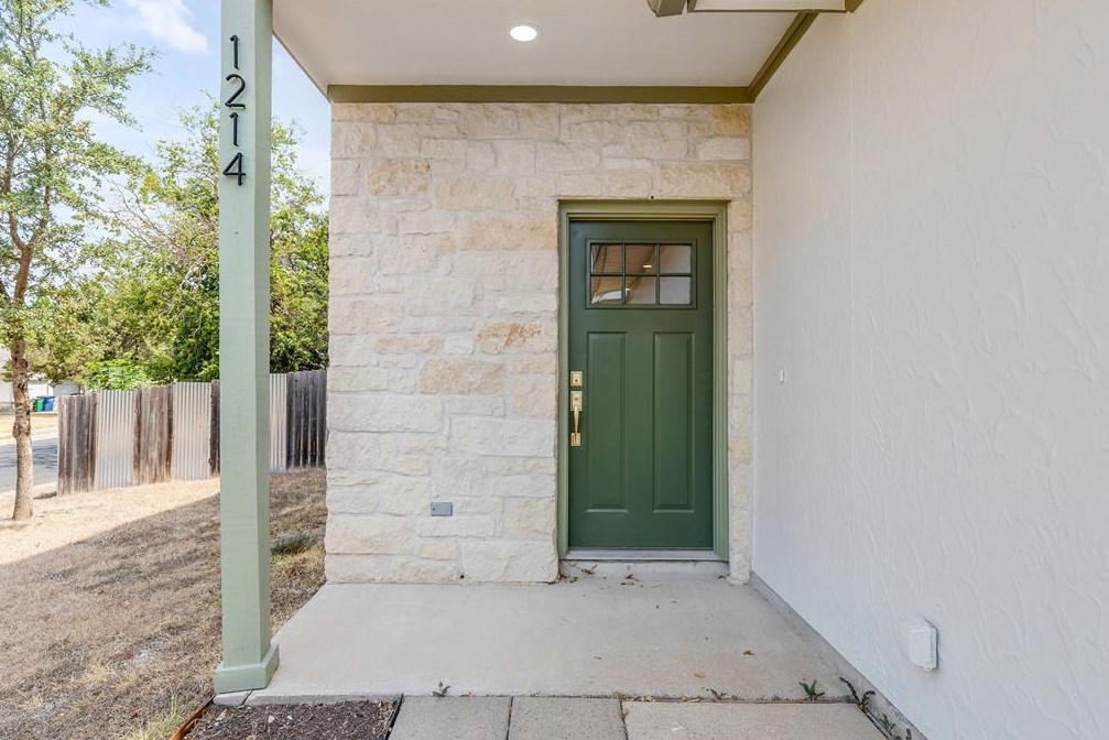 1214 Gingerlily Cv, Austin TX  78745-3812 exterior