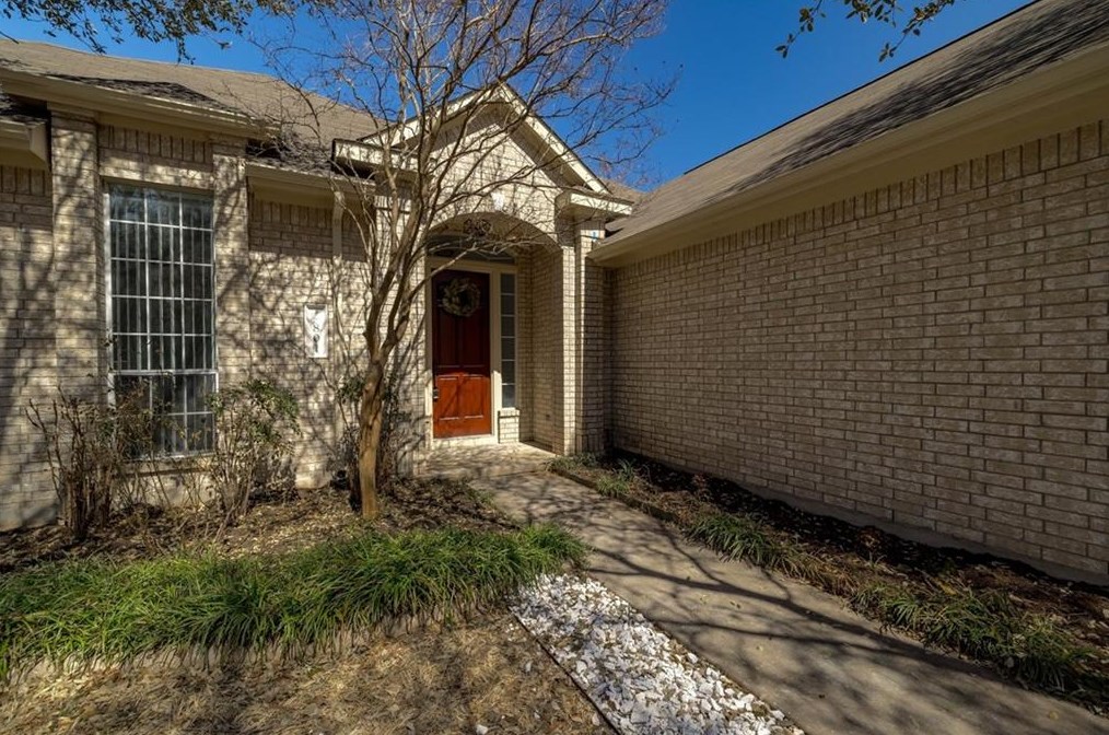 801 Spring Hollow Dr, Leander, TX 78641-2938