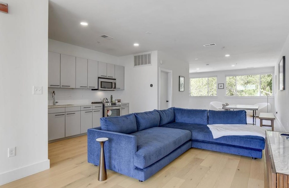 2906 S 1st St #206, Austin, TX 78704
