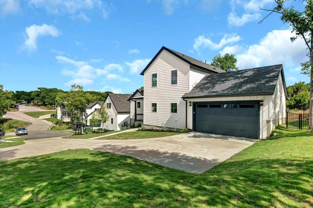 3018 Sunridge Dr, Austin, TX 78741-7345