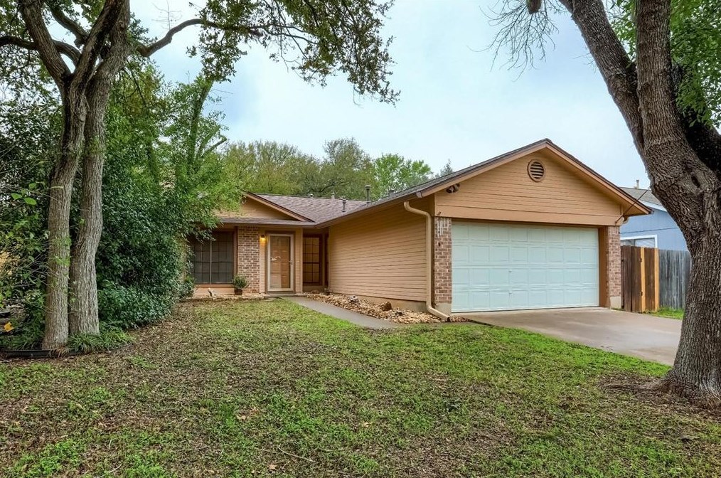 8400 Horton Trl, Austin TX  78749-3919 exterior