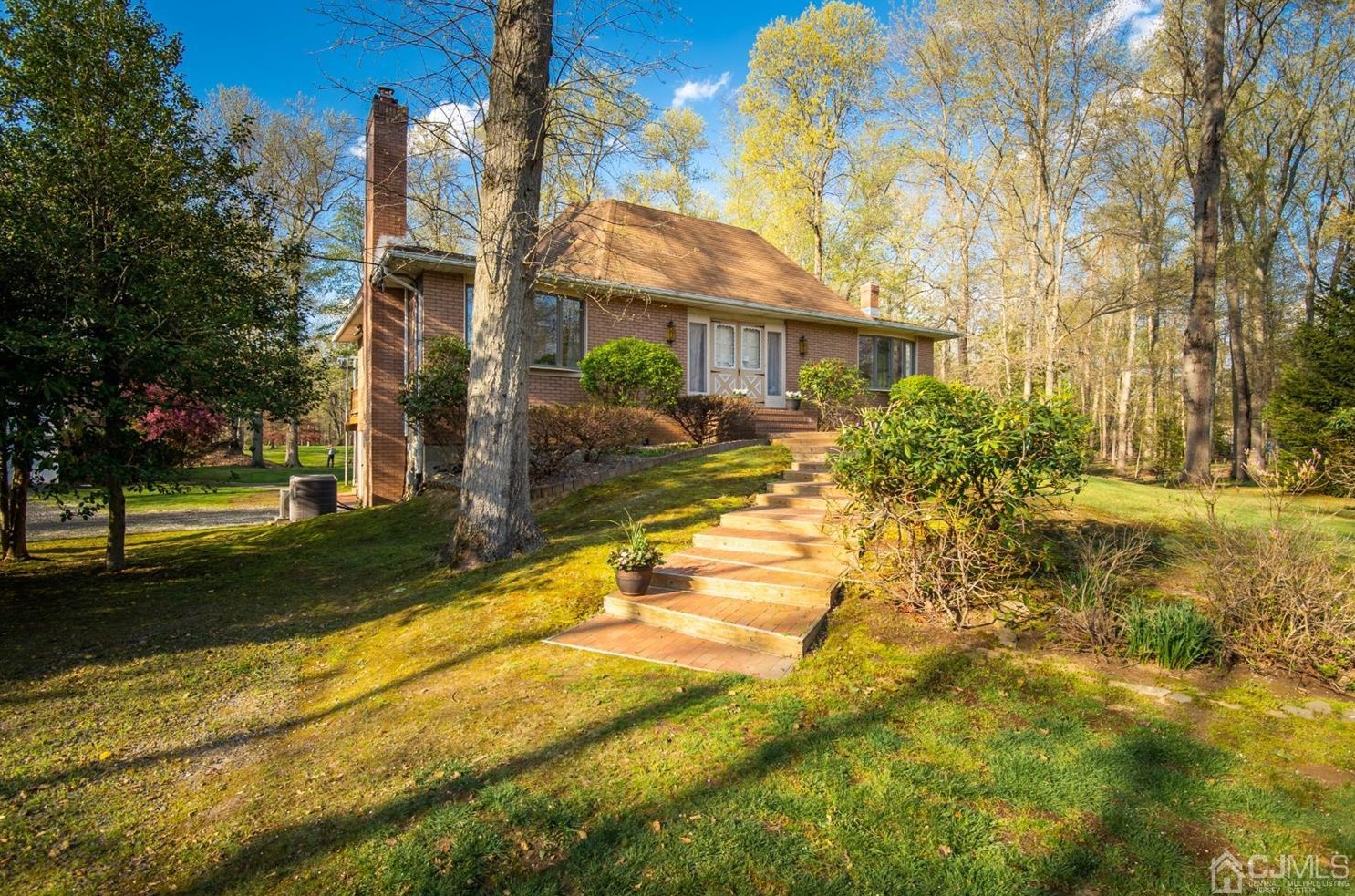 270 Federal Rd, Monroe Twp, NJ 08831-5945
