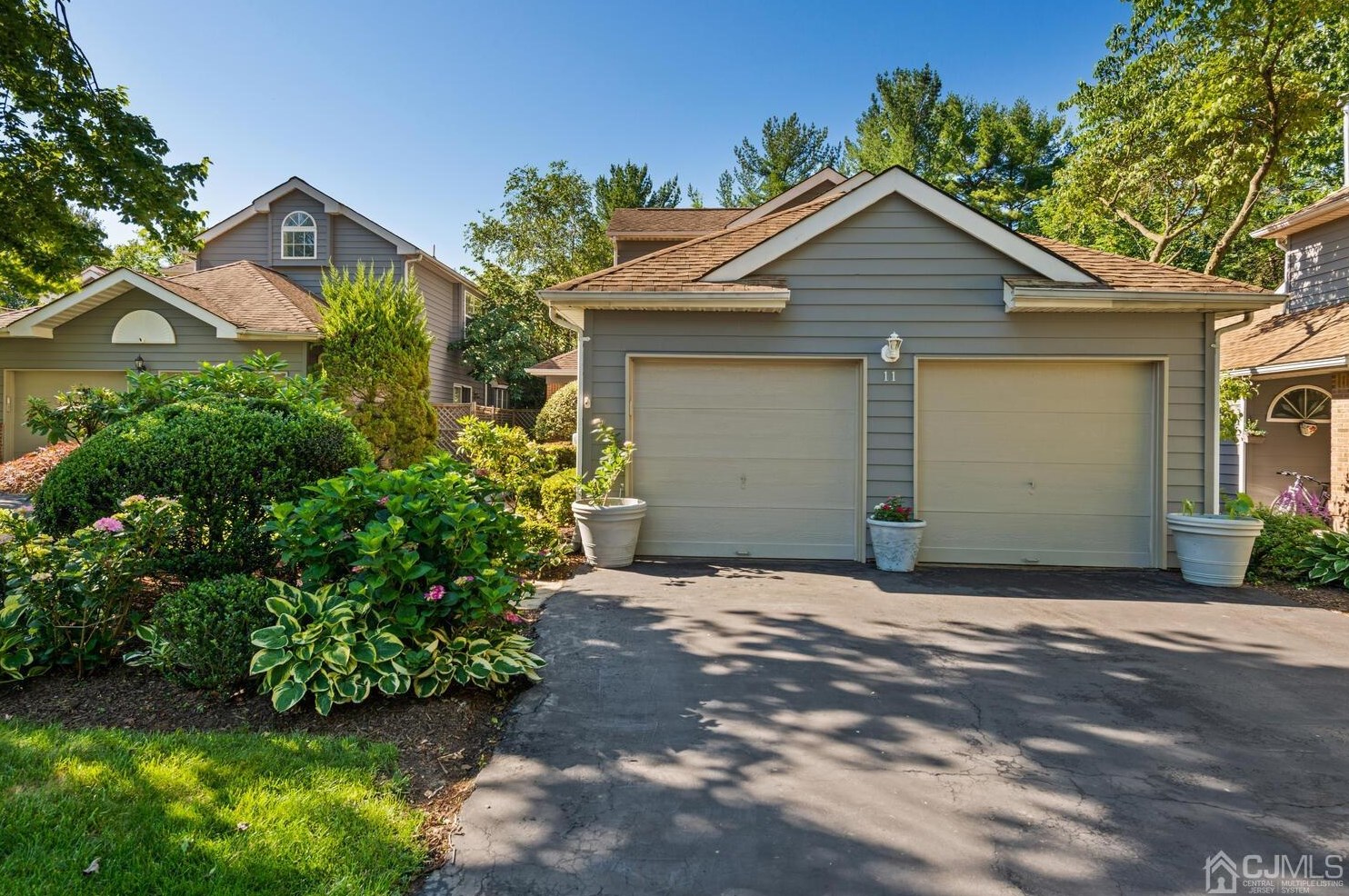 11 Shinnecock Ct, Monroe Twp, NJ 08831-2714