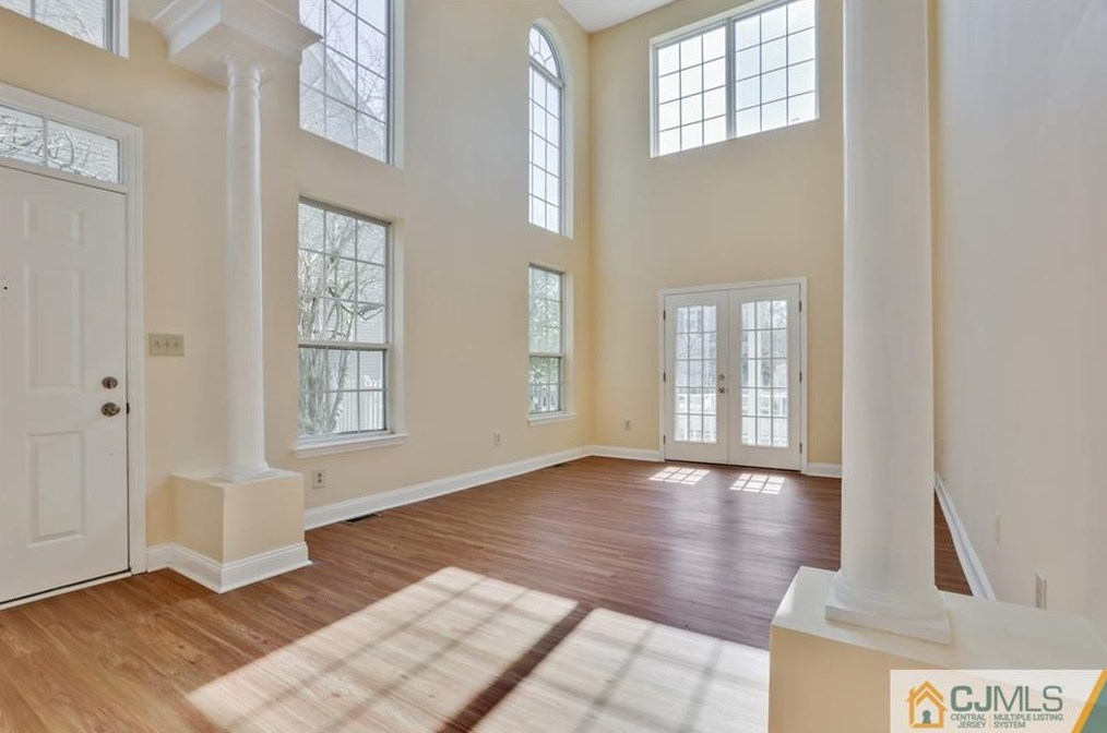 27 Holohan Dr, Plainsboro, NJ 08536-2014