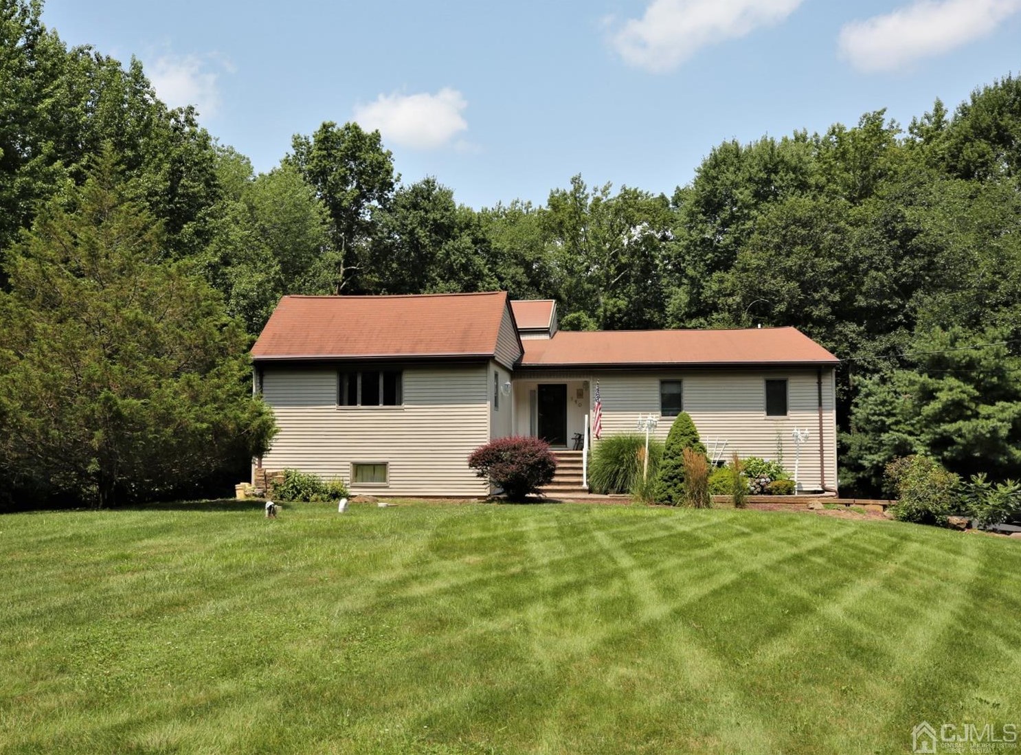 110 Dey Grove Rd, Monroe Twp, NJ 08831-5802