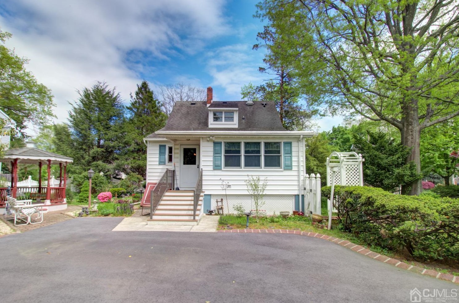 51 Peltier Ave, Metuchen, NJ 08840