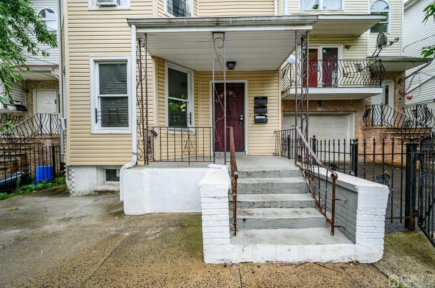 140 8th St, Newark, NJ 07107-1402