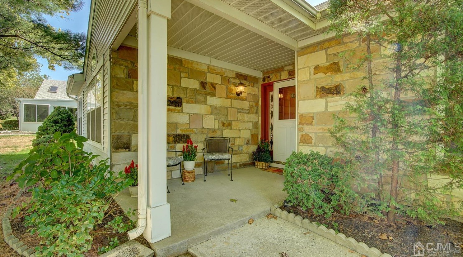 1 Ashbourne Dr, Monroe Twp, NJ 08831-5211