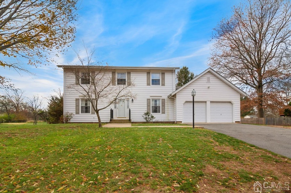 10 Woodlake Dr, Piscataway, NJ 08854