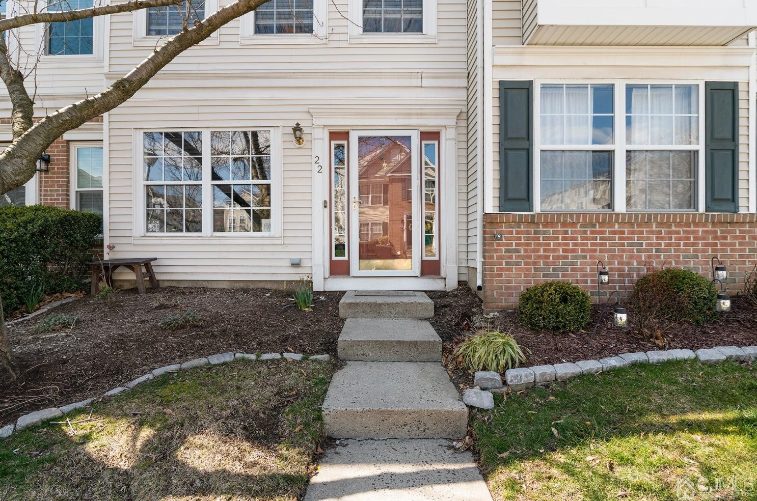 22 Giera Ct, Parlin, NJ 08859