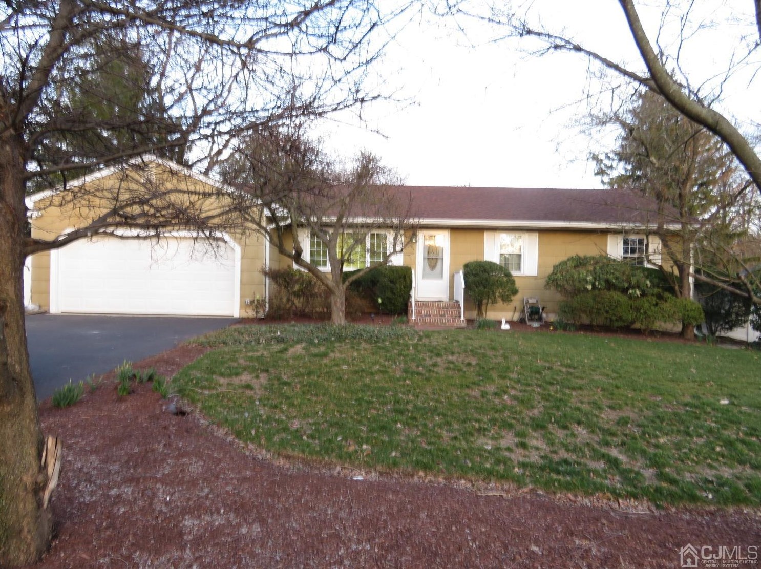 4 Maple Ave, Plainsboro, NJ 08536-2508