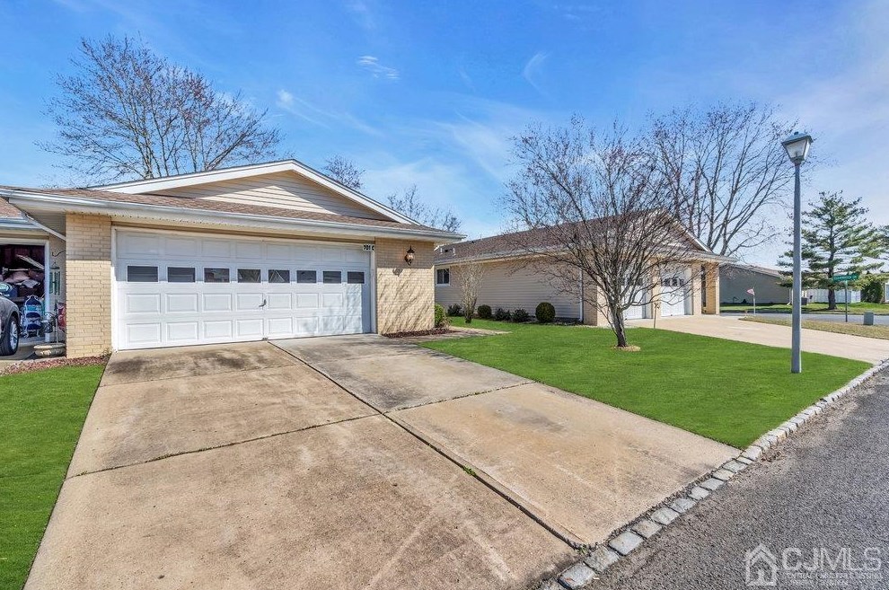 701 Croydon Rd, Monroe Twp, NJ 08831-7211