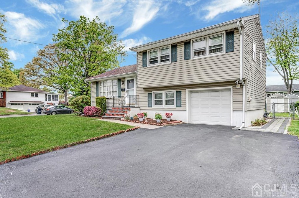 34 Woodrow Ave, Piscataway, NJ 08854