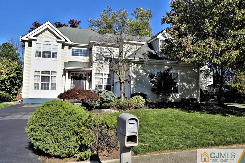 17 Heather Ct, Plainsboro, NJ 08536-1947