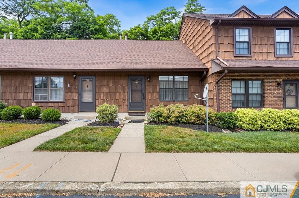 15 Quail Run, Monroe Twp, NJ 08831-1158