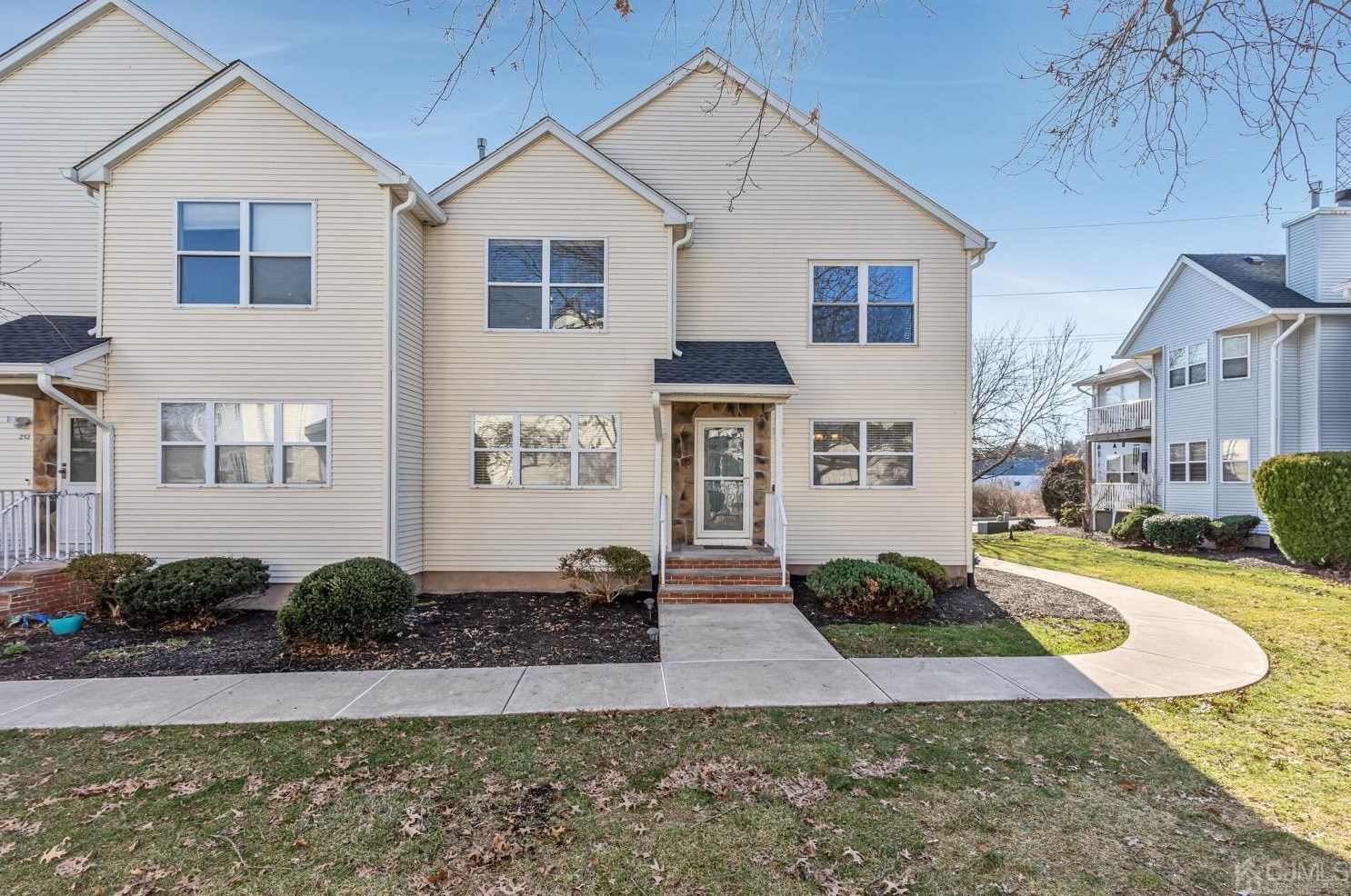 211 Bexley Ln, Piscataway, NJ 08854