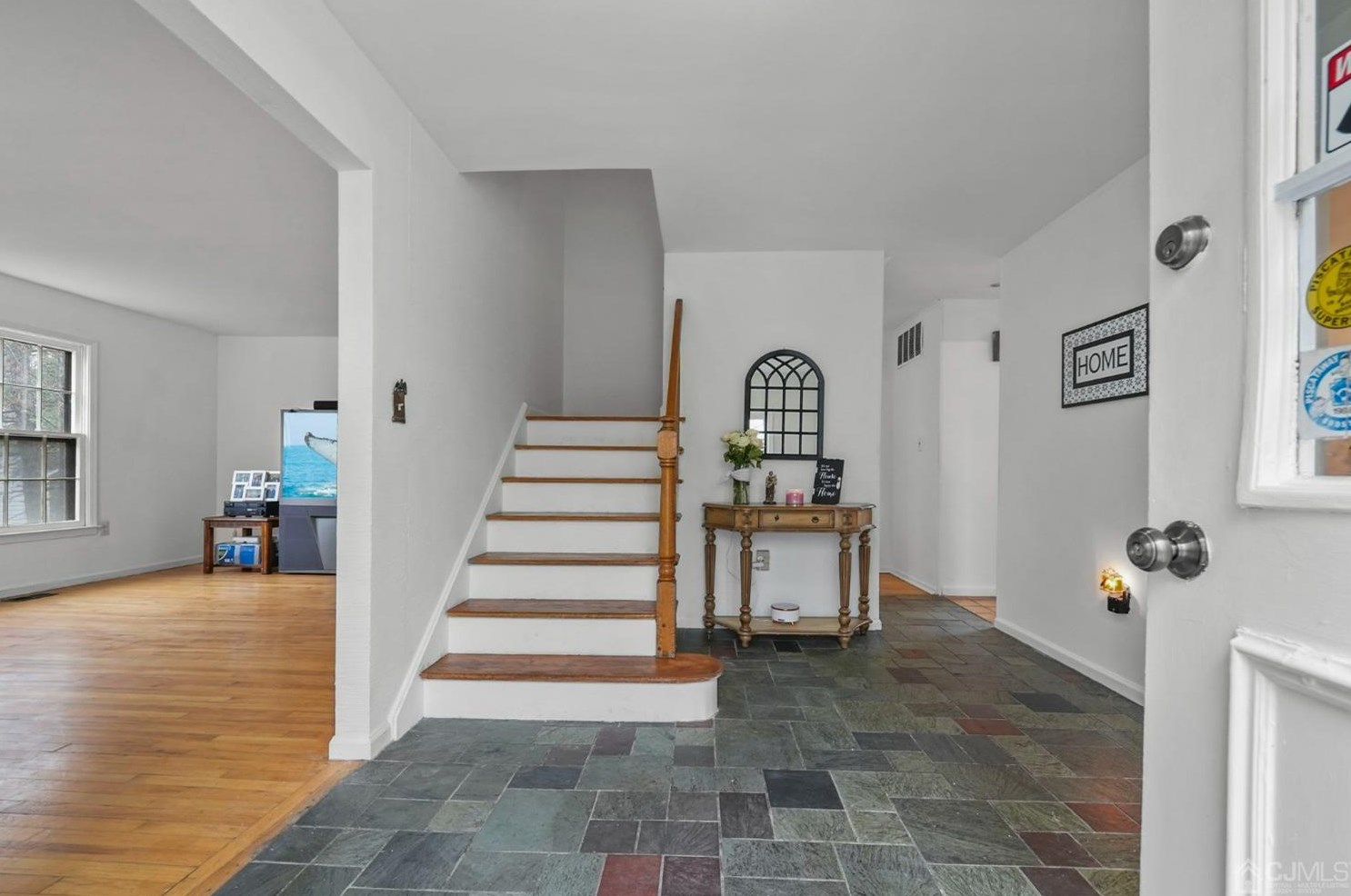 21 Woodlake Dr, Piscataway, NJ 08854