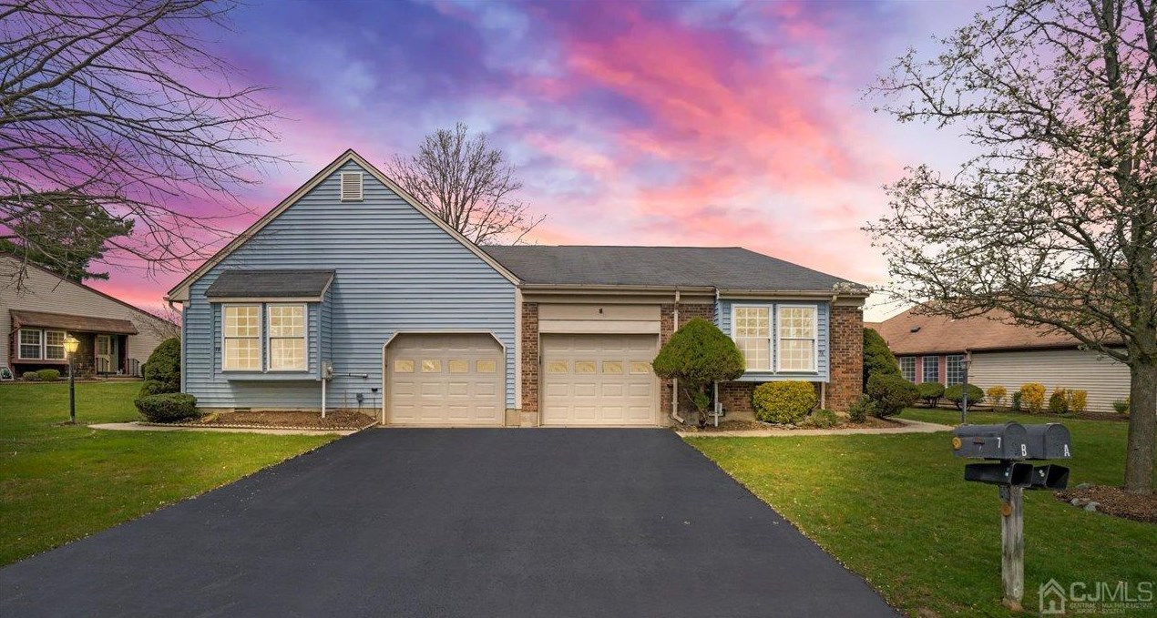 7 Ethan Allen Dr, Monroe Twp, NJ 08831-5639