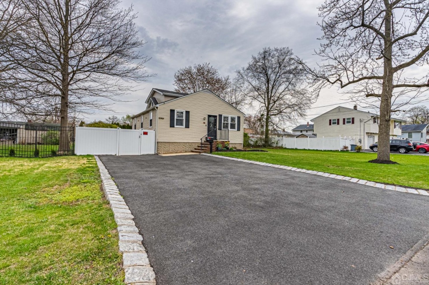 1035 Kerwin St, Piscataway, NJ 08854