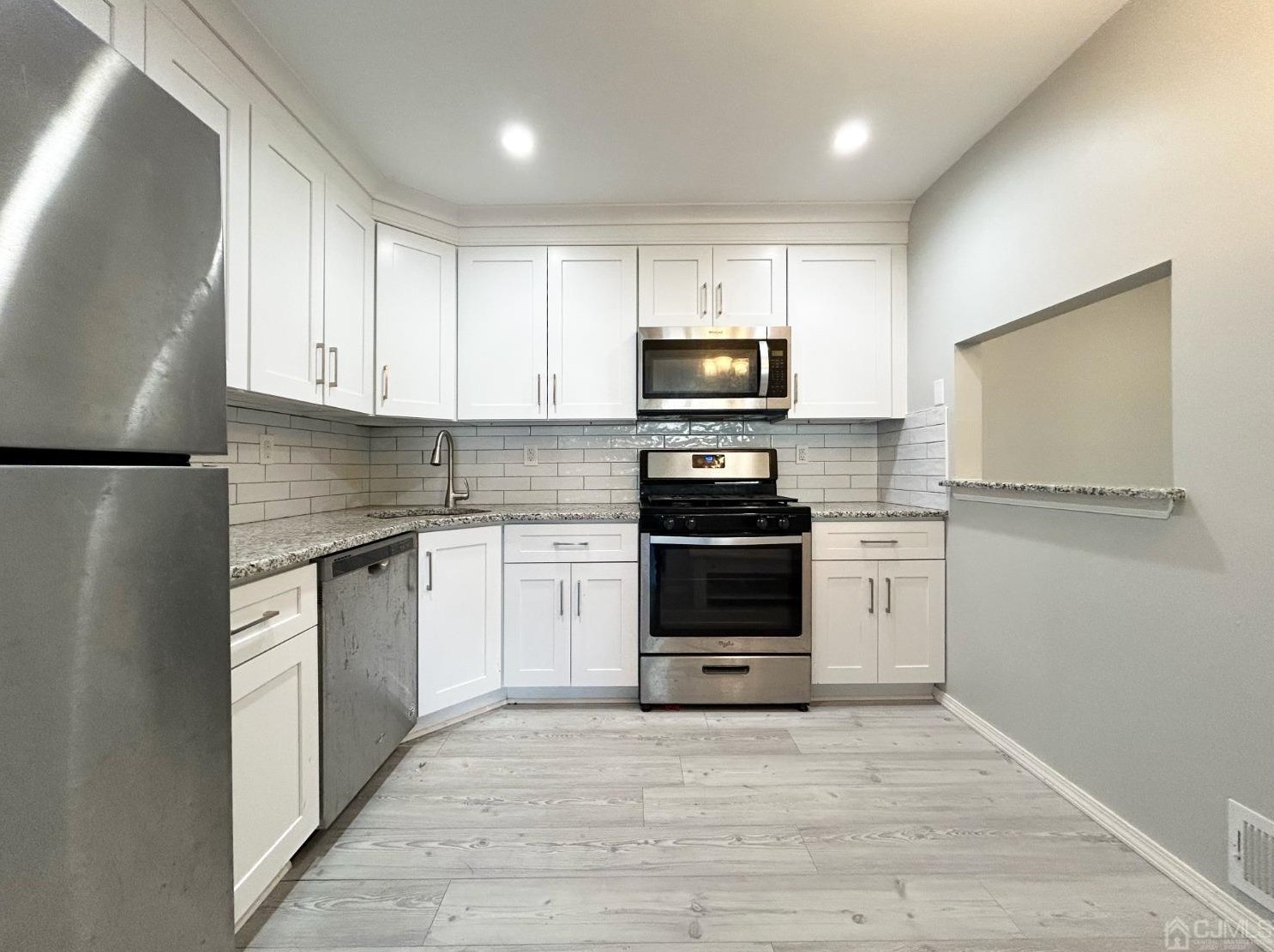 402 Lancaster Ct, Piscataway, NJ 08854