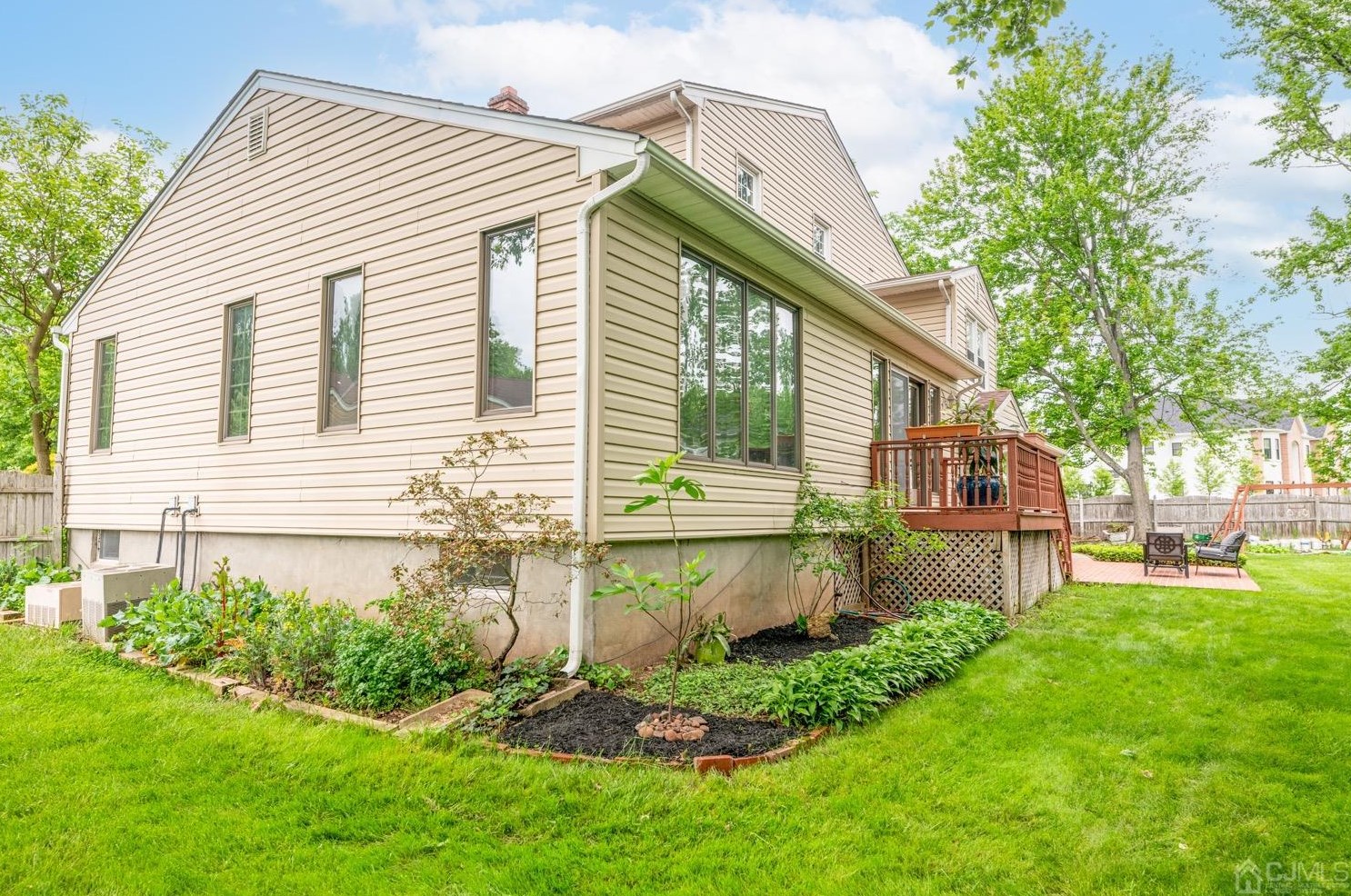 11 Sussex Ct, Edison NJ 08820-1756 exterior