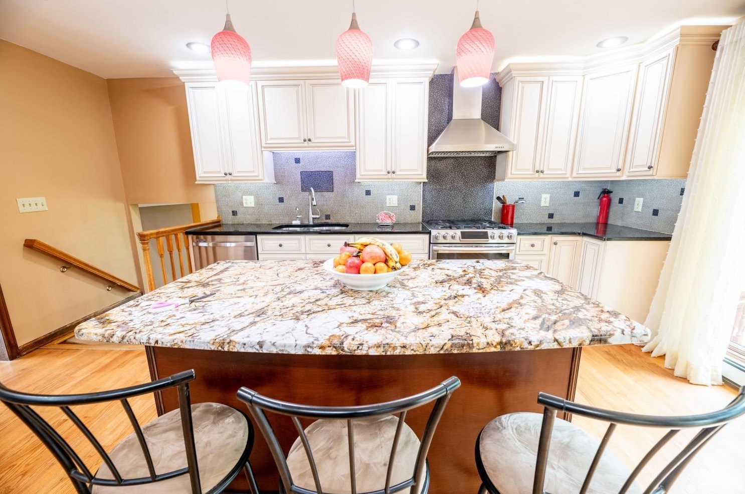 11 Sussex Ct, Edison NJ 08820-1756 exterior