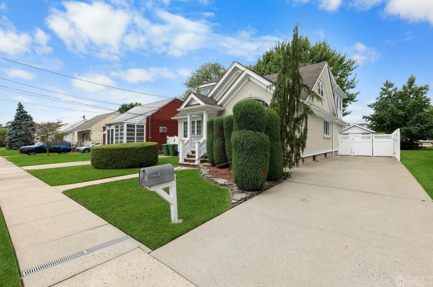 27 2nd St, Sayreville, NJ 08872