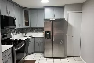 262 Kempsey Dr, North Brunswick Township, NJ 08902 - Photo 4