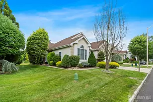 22 Chandler Ct, Monroe Township, NJ 08831 - Photo 2