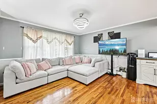 16 Kerschner Ln, East Brunswick Township, NJ 08816 - Photo 4