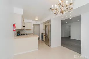 402 Hidden Village Dr, Perth Amboy, NJ 08862 - Photo 6