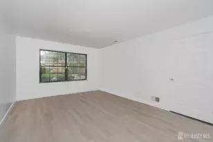 402 Hidden Village Dr, Perth Amboy, NJ 08862 - Photo 8