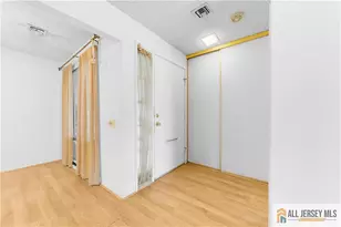40 Haddon Rd, Monroe Township, NJ 08831 - Photo 4