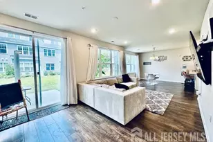 803 Greenland Square, Highland Park, NJ 08904 - Photo 4