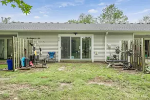 276 Constitution Cir, New Brunswick, NJ 08902 - Photo 22