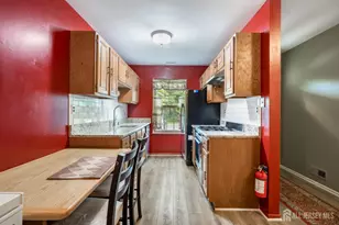 276 Constitution Cir, New Brunswick, NJ 08902 - Photo 6