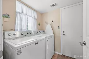 18 Westgate Dr, Edison, NJ 08820 - Photo 12
