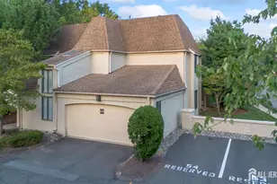 54 Gate House Ln, Edison, NJ 08820 - Photo 2
